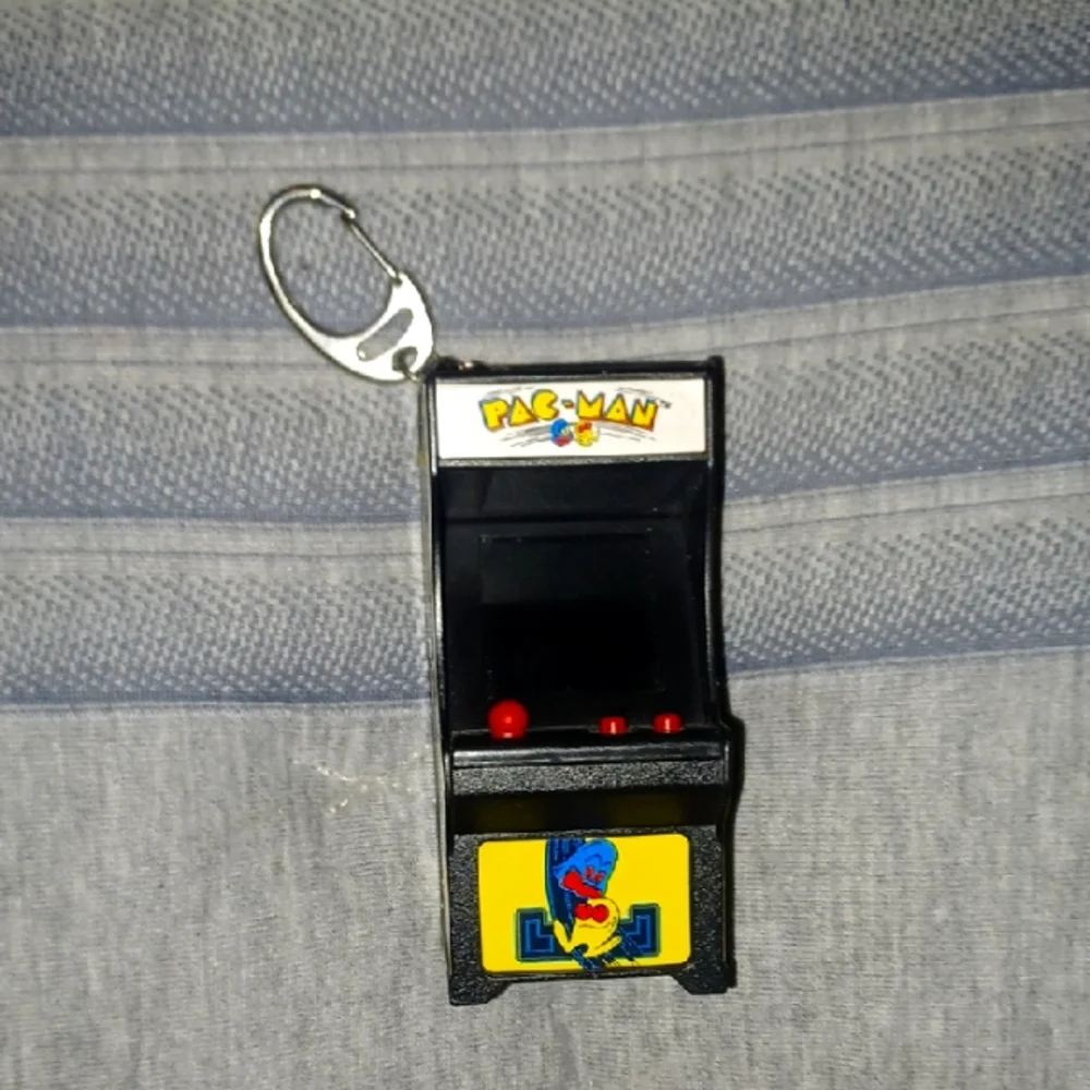Pac-Man The Smallest Fully Functional Retro Arcade Game W/Keychain